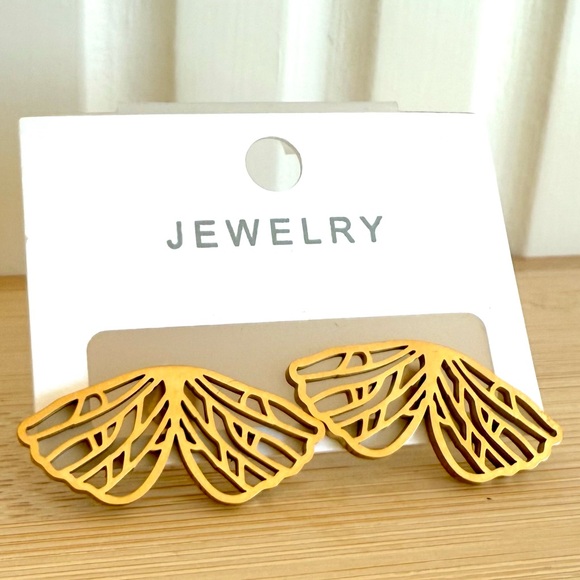 NEW Pair of gold-plated butterfly wing stud earrings Elegant women jewelry New - Picture 3 of 10